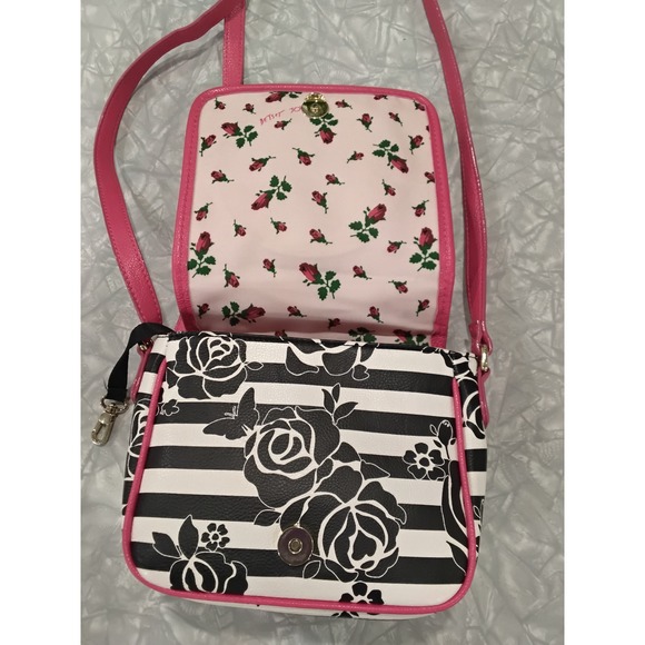 Betsey Johnson Phone Dial Crossbody Bag Black White Floral Pink Heart Accent - Picture 3 of 9
